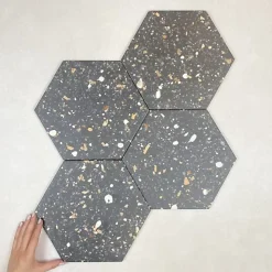 Carrelage Effet Terrazzo Hexagonal AROUSA 25,8x29 Noir - Les Carreaux de Jean
