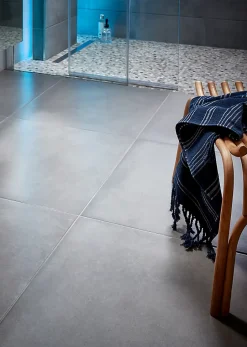 Carrelage sol intérieur gris effet béton L.61,6 x l.61,6 cm x ép.7,4 mm, Konkrete