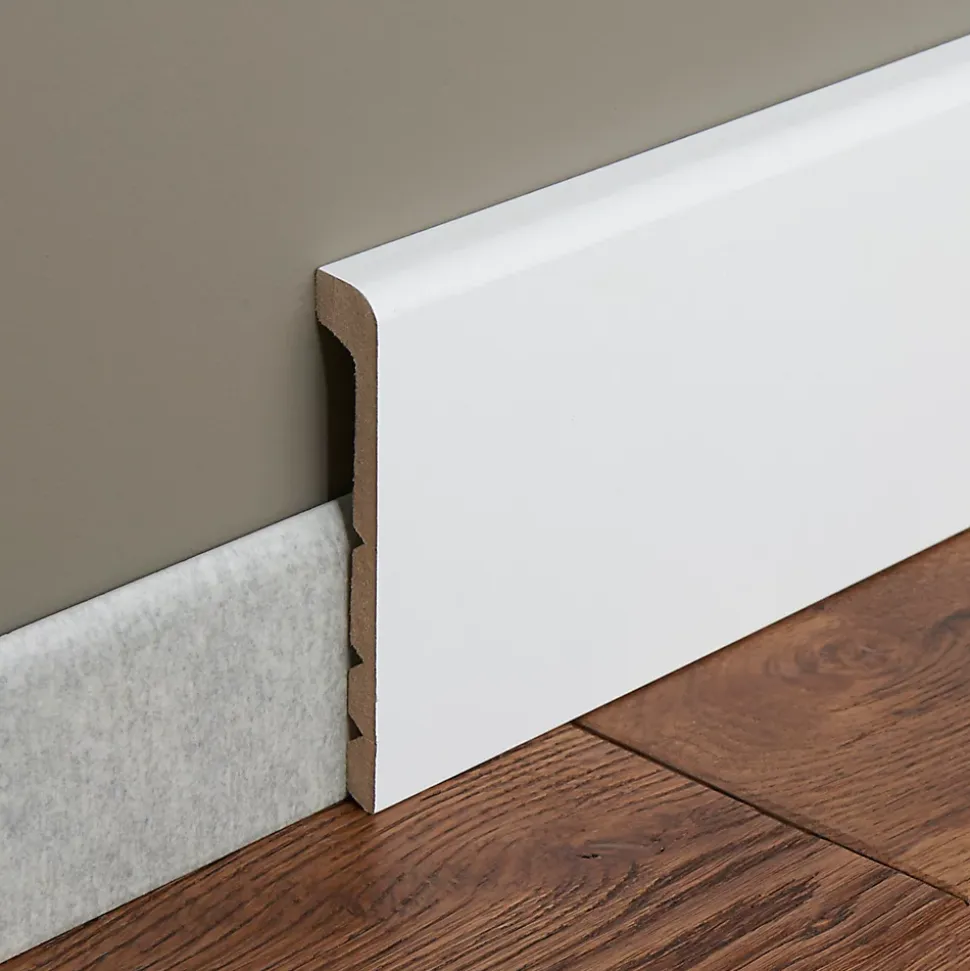 Couvre-plinthe MDF Blanc GoodHome 220 x 13,8 cm Décor 10 (vendue à la pièce)