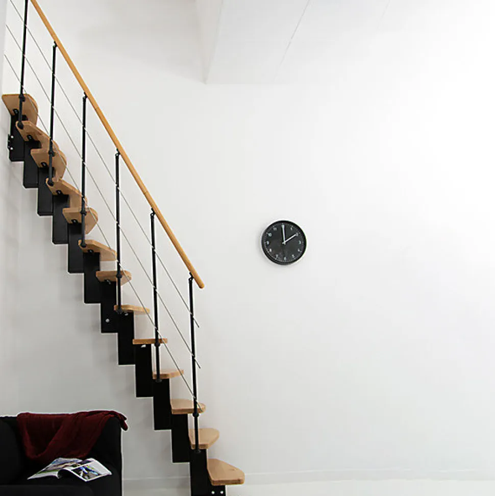Escalier droit 9 marches - Hauteur à franchir 1.90 à 2.06m - Largeur 65cm - Structure blanche et marche hêtre - QUATR65/I-BB-9