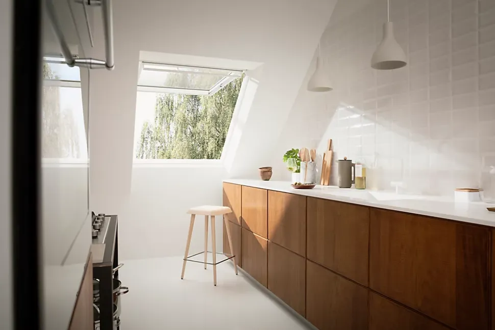 Fenêtre de toit à projection VELUX Confort Everfinish - polyuréthane L. 114 x H. 118 cm (GPU 0076 SK06)