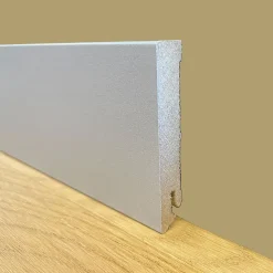 96ml de PLINTHE CARRÉE en FIBRE DE BOIS COMPACTE 80X15 ARGENT