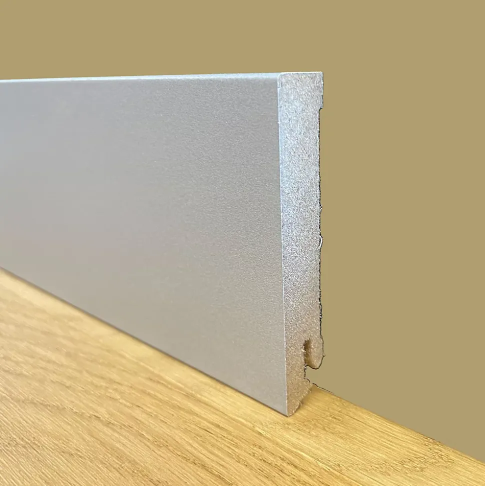 96ml de PLINTHE CARRÉE en FIBRE DE BOIS COMPACTE 80X15 ARGENT