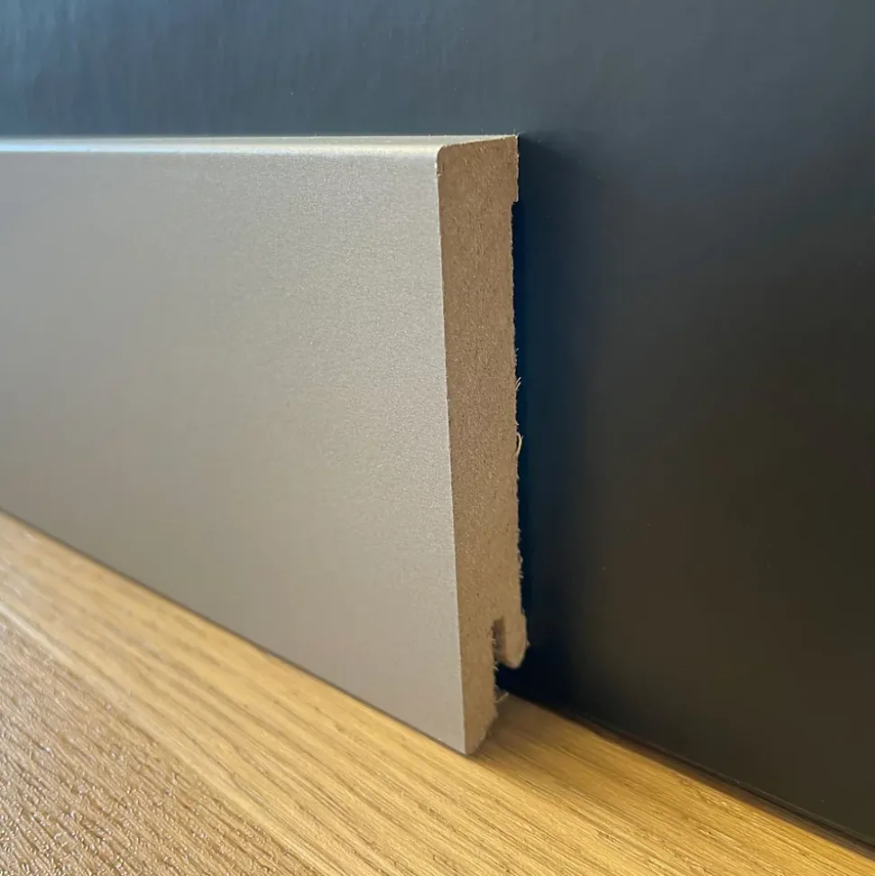 96ml de PLINTHE CARRÉE en FIBRE DE BOIS COMPACTE 80X15 ARGENT