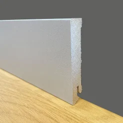 96ml de PLINTHE CARRÉE en FIBRE DE BOIS COMPACTE 80X15 ARGENT