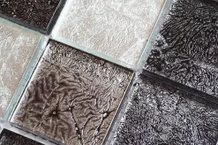 Mosaqiue de verre Froisse Noir Gris Argent 4.8 X 4.8 Cm - vendu par plaque de 30 X 30 Cm -