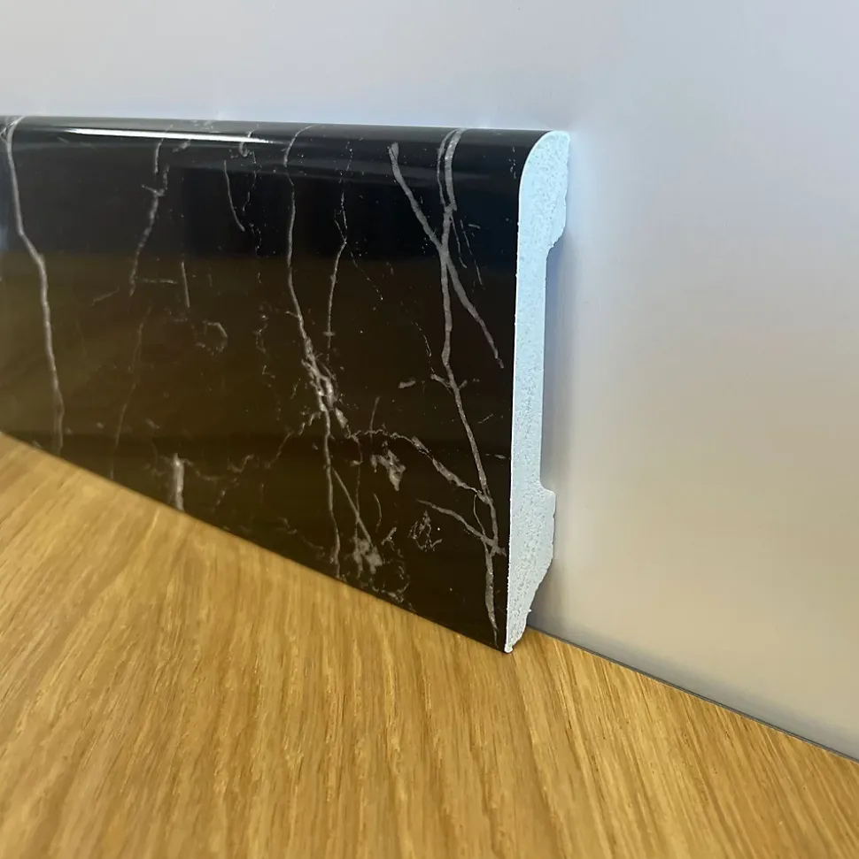 Palette de 104ml de Plinthe BC Brillante NERO MARQUINA 85x14x2000mm en POLYMÈRES