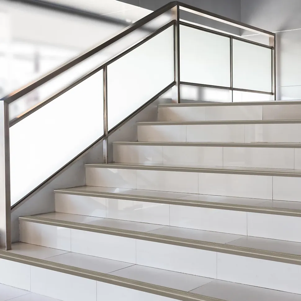 Seuil d'escalier Safety Forme: F Aluminium anodisé Bronze foncé L 134 cm