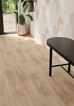 Sol stratifié Lydney GoodHome, passage intense AC5, effet chêne, L.138,3 cm x l.19,3 cm x ép.8 mm